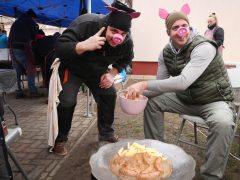 Szeged, Böllérnap, kolbász, kolbásztöltés, télbúcsúztató, farsang, jelmez, Petőfitelep