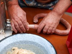 Szeged, Böllérnap, kolbász, kolbásztöltés, télbúcsúztató, farsang, jelmez, Petőfitelep