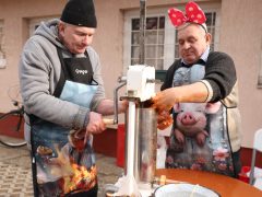 Szeged, Böllérnap, kolbász, kolbásztöltés, télbúcsúztató, farsang, jelmez, Petőfitelep