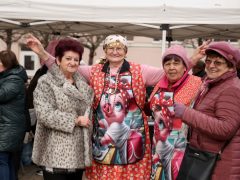 Szeged, Böllérnap, kolbász, kolbásztöltés, télbúcsúztató, farsang, jelmez, Petőfitelep