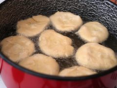 Szeged, Böllérnap, télbúcsúztató, farsang, Petőfitelep, fánk