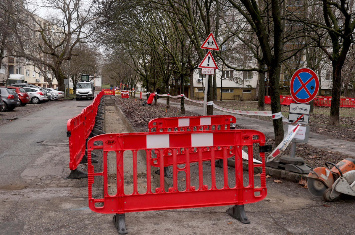 Szeged, Vízmű, vízvezeték csere, csatornázás, Csaba utca, Becsei utca