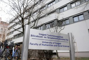 Szeged, SZTE, egyetem, Bölcsészet- és Társadalomtudományi Kar, BTK, megújult, felújított, Petőfi Sándor sugárút, épület, átadó