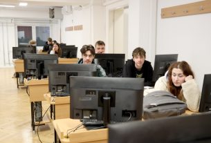 Szeged, SZTE, egyetem, Bölcsészet- és Társadalomtudományi Kar, BTK, megújult, felújított, Petőfi Sándor sugárút, épület, átadó