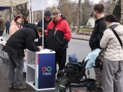 Szeged, képviselőjelölt, Gajda Attila, Tisza Párt, Széchenyi tér, aláírás gyűjtés, politika