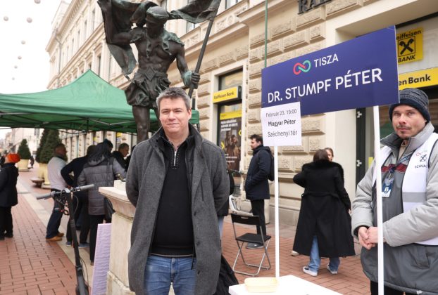 Szeged, képviselőjelölt, Stumpf Péter, Tisza Párt, Kárász utca, aláírás gyűjtés, politika