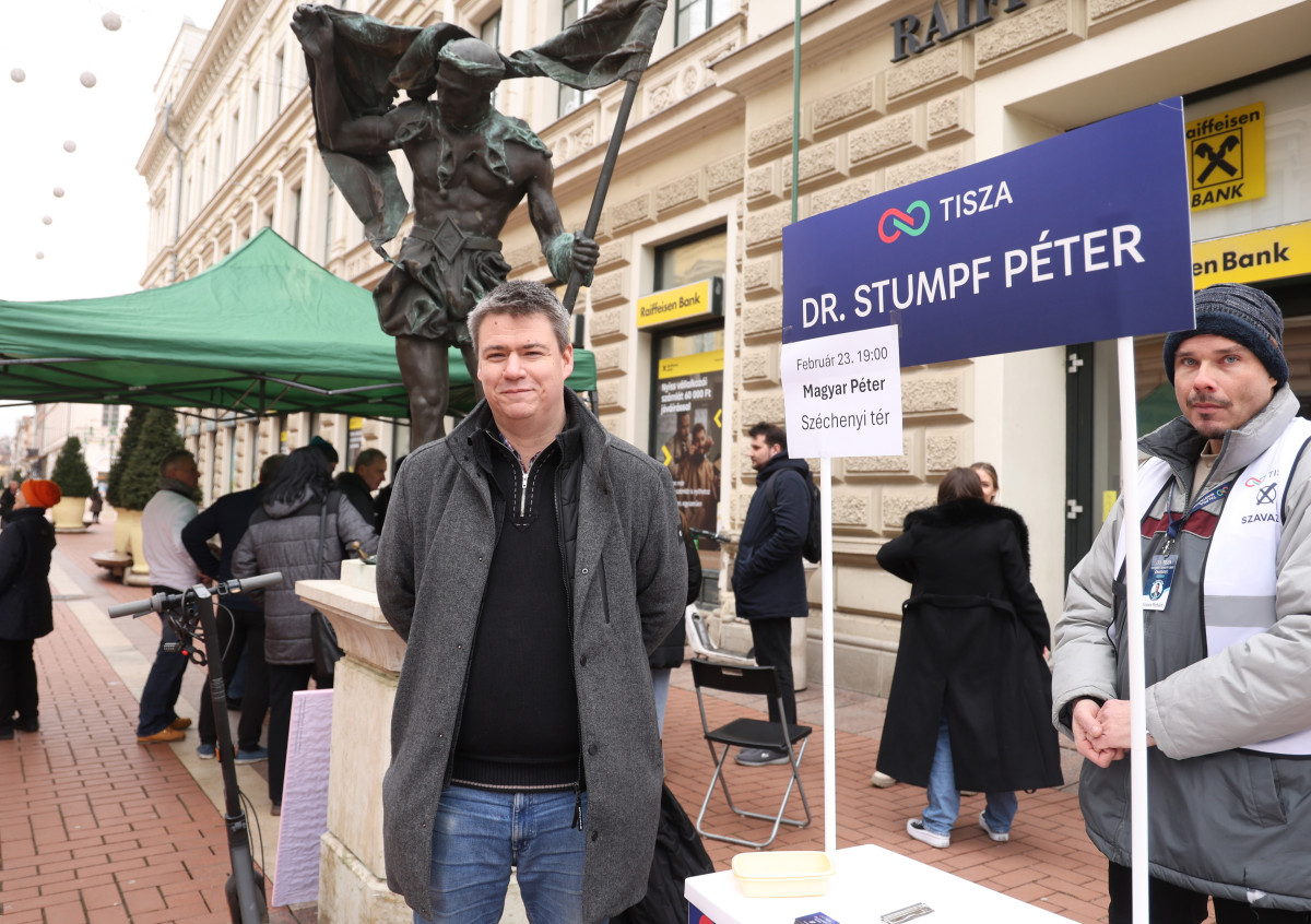 Szeged, képviselőjelölt, Stumpf Péter, Tisza Párt, Kárász utca, aláírás gyűjtés, politika