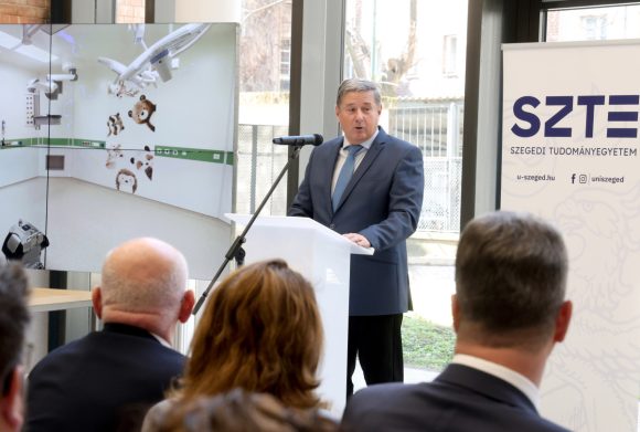 Szeged, SZTE, Szent-Györgyi Albert Klinikai Központ Gyermekgyógyászati Klinika, klinika, Gyermekklinika, műtők, SBO, bemutató, egészségügy, Rovó László