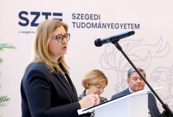 Szeged, SZTE, Szent-Györgyi Albert Klinikai Központ Gyermekgyógyászati Klinika, klinika, Gyermekklinika, műtők, SBO, bemutató, egészségügy, Dr. Surján Orsolya