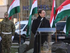 Szeged, kommunista diktatúra áldozatai, megemlékezés, koszorúzás, Kormányhivatal, Glattfelder Gyula tér