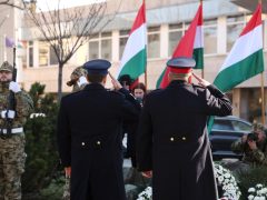 Szeged, kommunista diktatúra áldozatai, megemlékezés, koszorúzás, Kormányhivatal, Glattfelder Gyula tér