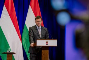 Gulyás Gergely. Kormányinfó. Politika. Fotó: Gulyás Gergely hivatalos FB