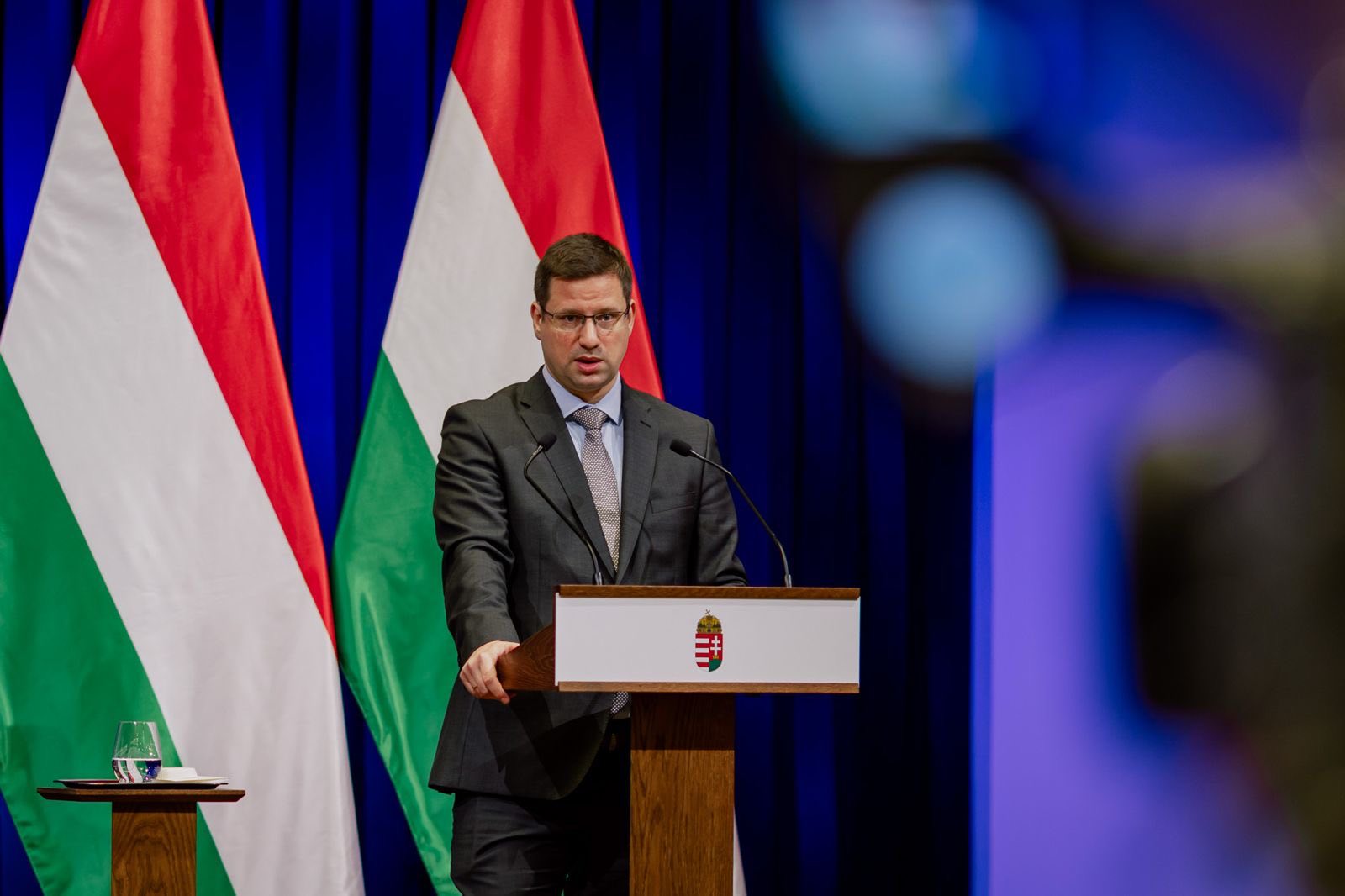 Gulyás Gergely. Kormányinfó. Politika. Fotó: Gulyás Gergely hivatalos FB