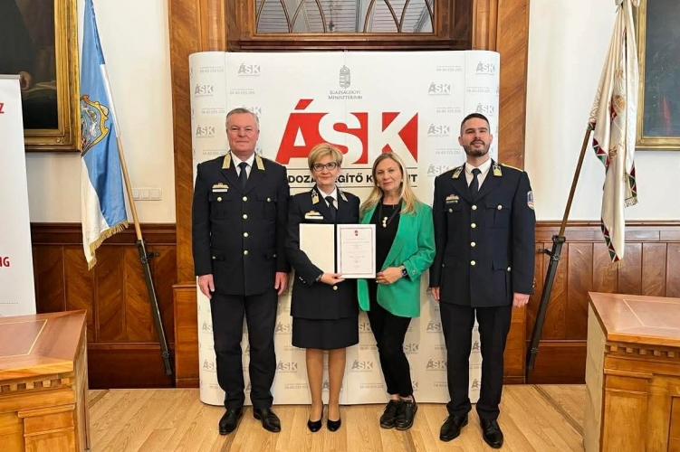 A rangos elismerésben részesült M. Toronykőy Márta r. alezredes. Fotó: police.hu