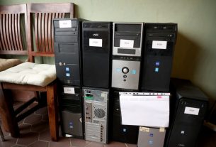 Szeged, Szegedi Szent-Györgyi Albert Rotary Club, Rotary, Kovács Autóalkatrész Kft., jótékonyság, adomány, számítógép, polgármesterek, települések