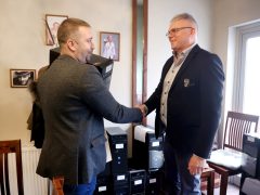 Szeged, Szegedi Szent-Györgyi Albert Rotary Club, Rotary, Kovács Autóalkatrész Kft., jótékonyság, adomány, számítógép, polgármesterek, települések