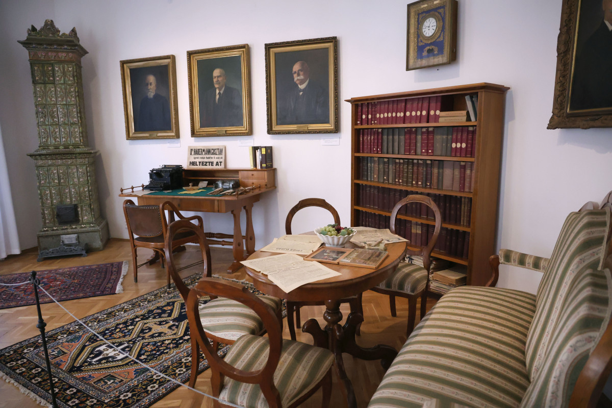 Szeged, Ügyfelem érdekében, bűnügyi perek, kiállítás, Fekete Ház