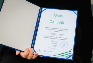 21 pedagógus részesült Köbüki ösztöndíjban az SZTE Báthory István Gyakorló Gimnáziumból. Fotó: SZTE/Sahin-Tóth István