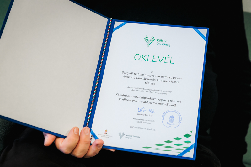 21 pedagógus részesült Köbüki ösztöndíjban az SZTE Báthory István Gyakorló Gimnáziumból. Fotó: SZTE/Sahin-Tóth István