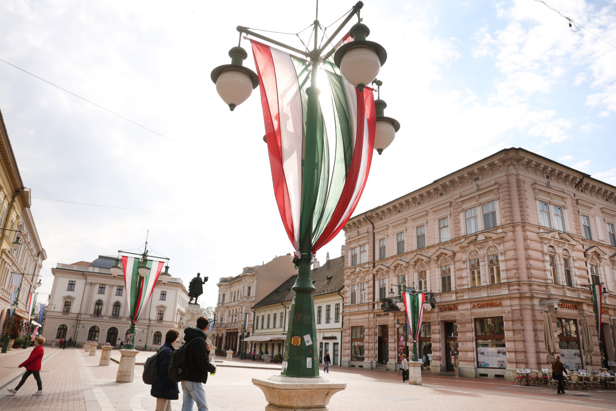 Szeged, zászló, március 15., Klauzál tér