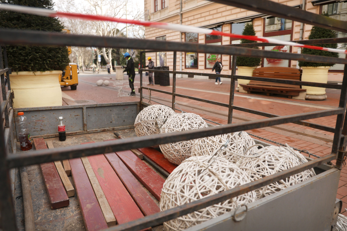 Szeged, leszerelték, karácsonyi füzérek, Kárász utca