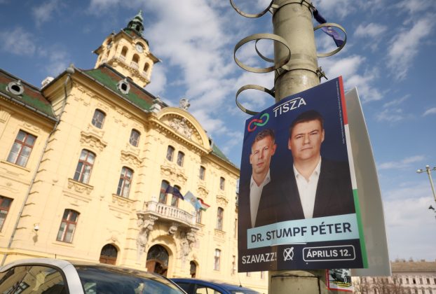 Szeged, választás, politikai plakát, plakát, politika, Tisza Párt, Széchenyi tér, városháza