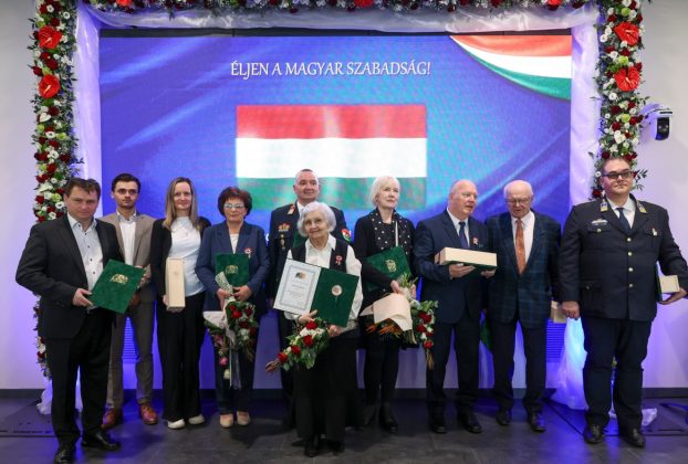 Elismerésben részesült Szenti Szabolcs, a Szegedi Rendőrkapitányság vezetője. Fotó: ÁGOTA közösség hivatalos FB