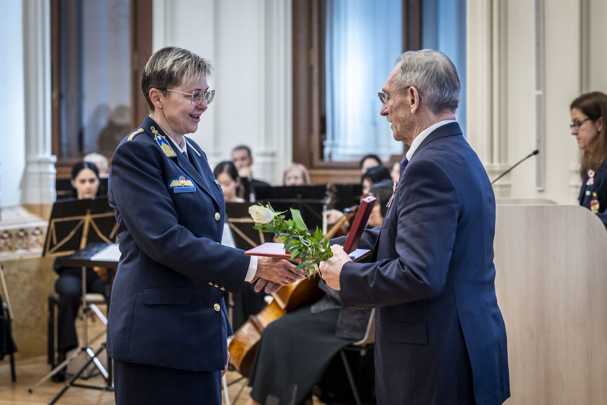 Március 15. – Elismerésben részesültek a Csongrád-Csanád vármegyei rendőrség munkatársai. Fotó: police.hu