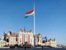 Március 15. - Felvonták a nemzeti lobogót az Országház előtt. Fotó: Magyarország kormánya hivatalos FB