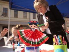 Szeged, március 15., ünnepség, koszorúzás, Klauzál tér, zászlófelvonás, Széchenyi tér, Botka László, Kossuth kifli