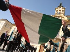 Szeged, március 15., ünnepség, koszorúzás, Klauzál tér, zászlófelvonás, Széchenyi tér, Botka László, Kossuth kifli