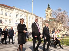 Szeged, március 15., ünnepség, koszorúzás, Klauzál tér, zászlófelvonás, Széchenyi tér, Botka László, Kossuth kifli