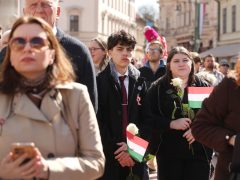 Szeged, március 15., ünnepség, koszorúzás, Klauzál tér, zászlófelvonás, Széchenyi tér, Botka László, Kossuth kifli