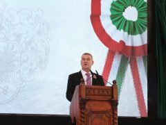 Szeged, március 15., ünnepség, koszorúzás, Klauzál tér, zászlófelvonás, Széchenyi tér, Botka László, Kossuth kifli