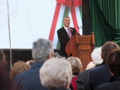 Szeged, március 15., ünnepség, koszorúzás, Klauzál tér, zászlófelvonás, Széchenyi tér, Botka László, Kossuth kifli