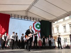 Szeged, március 15., ünnepség, koszorúzás, Klauzál tér, zászlófelvonás, Széchenyi tér, Botka László, Kossuth kifli