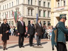 Szeged, március 15., ünnepség, koszorúzás, Klauzál tér, zászlófelvonás, Széchenyi tér, Botka László, Kossuth kifli