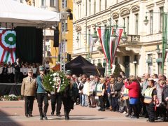 Szeged, március 15., ünnepség, koszorúzás, Klauzál tér, zászlófelvonás, Széchenyi tér, Botka László, Kossuth kifli