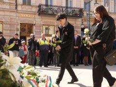 Szeged, március 15., ünnepség, koszorúzás, Klauzál tér, zászlófelvonás, Széchenyi tér, Botka László, Kossuth kifli