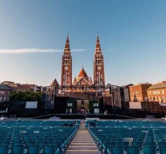 Statisztákat keresnek a Szegedi Szabadtéri Játékokon debütáló Wicked musical készítői