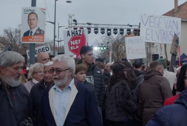Orbán Viktor és a tüntetők Hódmezővásárhelyen