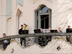 Szeged, Bartók Béla Művészeti Napok, REÖK, Reök palota, erkély, rézfúvósok, zenél, flashmob