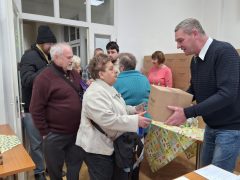 Szeged, húsvéti ajándékcsomag, osztás, önkormányzat, rászorulók, Botka László