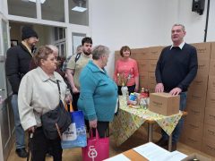 Szeged, húsvéti ajándékcsomag, osztás, önkormányzat, rászorulók, Botka László