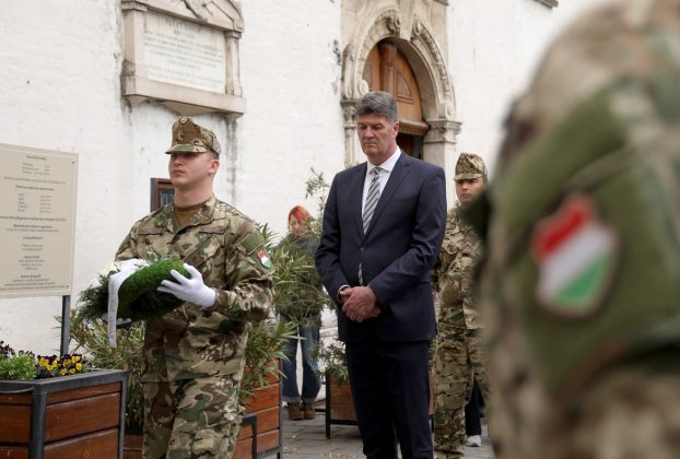 Szeged, történelmi emlékpont, Alsóvárosi Ferences Templom, kolostor, templom, felavatták, tábla