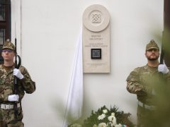 Szeged, történelmi emlékpont, Alsóvárosi Ferences Templom, kolostor, templom, felavatták, tábla