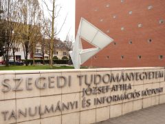 Szeged, Szilassi Poliéder, üveg-acélszobor, szobor, TIK