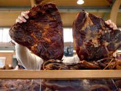 Szeged, sonka, tojás, zöldség, gyümölcs, kalács, virág, húsvét, Mars téri piac, piac