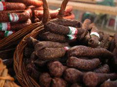 Szeged, sonka, tojás, zöldség, gyümölcs, kalács, virág, húsvét, Mars téri piac, piac