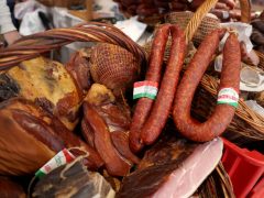 Szeged, sonka, tojás, zöldség, gyümölcs, kalács, virág, húsvét, Mars téri piac, piac